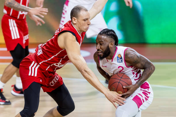 王钰栋造乌龙+处子球布彭扎双响 浙江4-0三镇.