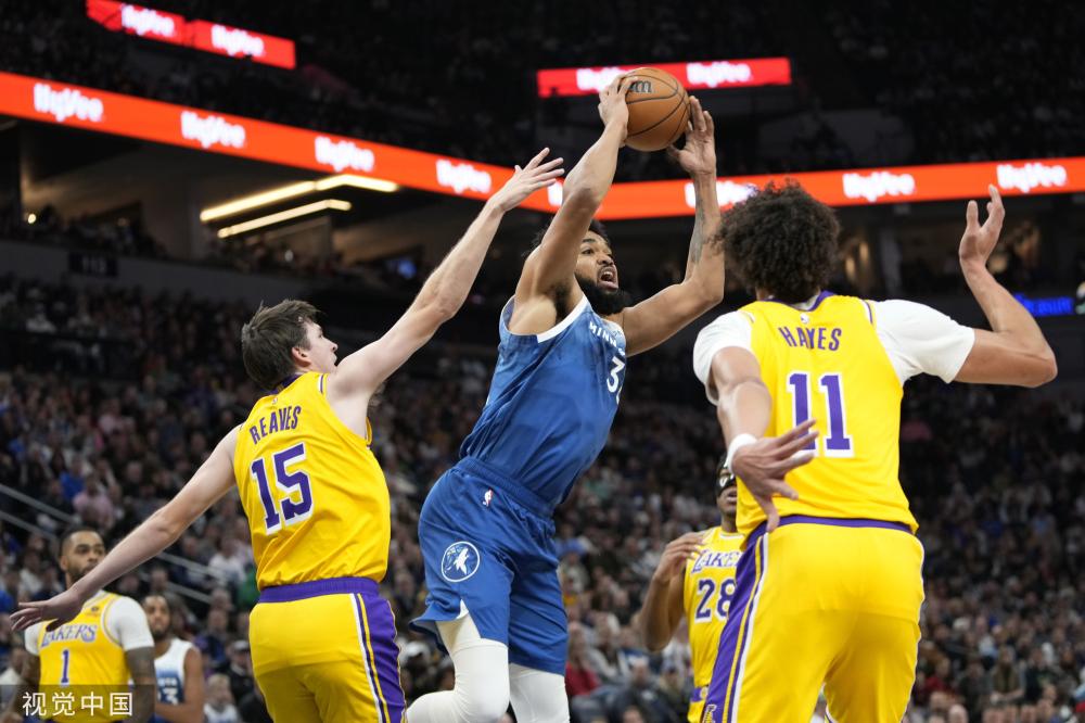 它背后折射 它背后折射