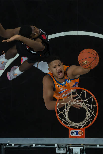 萨在主场展 萨在主场展